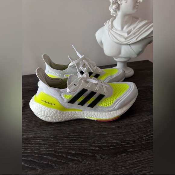 Adidas Ultraboost 21 Running Shoe - Picture 2 of 5
